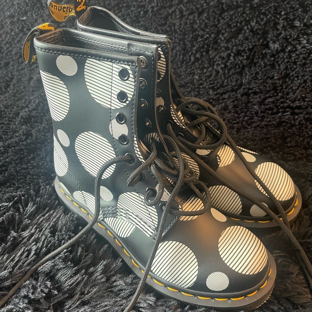 Dr. MARTENS 1460 Polka dot smooth black and white 1460 size 6 NWB boots